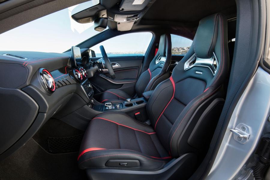 Интерьер Mercedes-AMG CLA45 4Matic 2016 года  (AU) (фото 11 из 16)